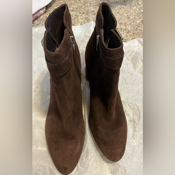 MARC FISHER BROWN BOOTS - Picture 1 of 9